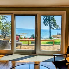 Lone Pine Oceanside Cottage