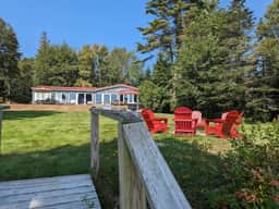 Lone Pine Oceanside Cottage