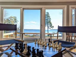 Lone Pine Oceanside Cottage