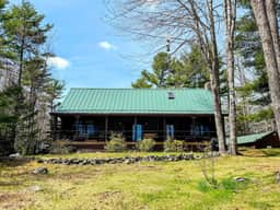 Wildlife Waterfront Log Cabin