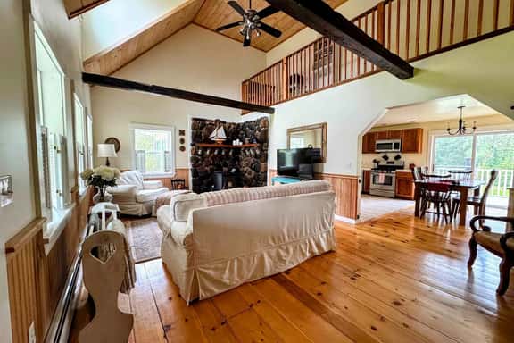 Pine and Sea Beach House - Image 1