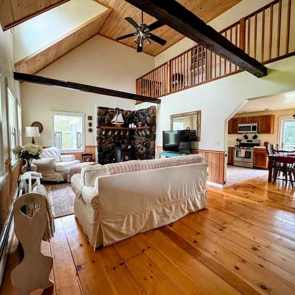 Pine and Sea Beach House - Image 1