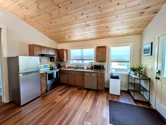 Modern Acadia Garden Escape