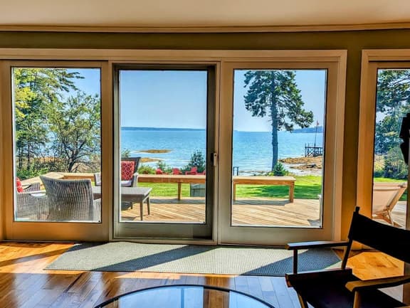 Lone Pine Oceanside Cottage